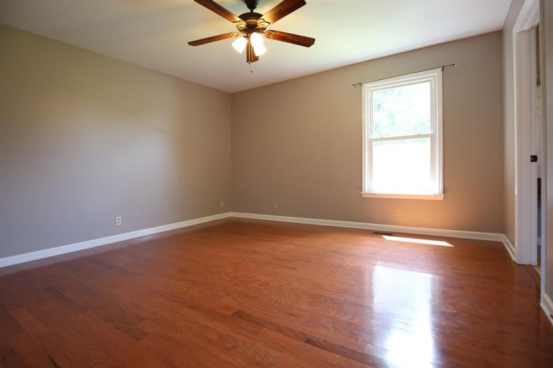 531 Sharondale Dr, Murfreesboro, TN 37128