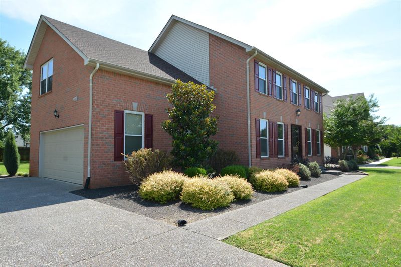 2323 Molly Trl, Murfreesboro, TN 37128