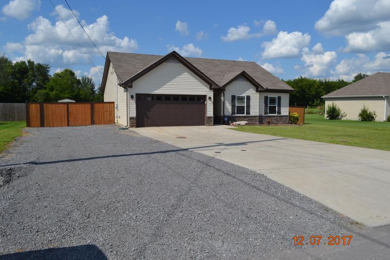 414 Gateway Dr, Murfreesboro, TN 37127