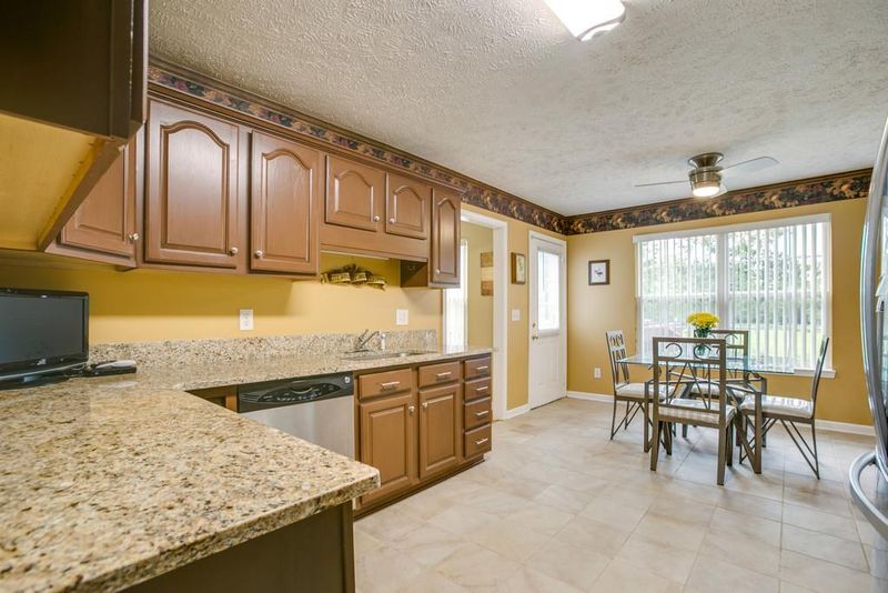 13677 Versailles Rd, Rockvale, TN 37153
