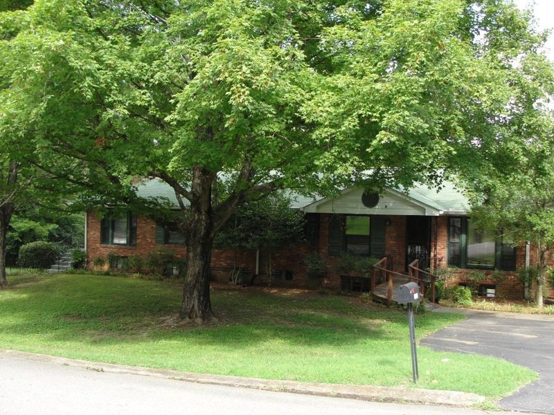 1018 Downey Dr, Nashville, TN 37205