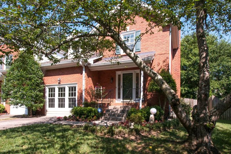 718B Crescent Rd, Nashville, TN 37205