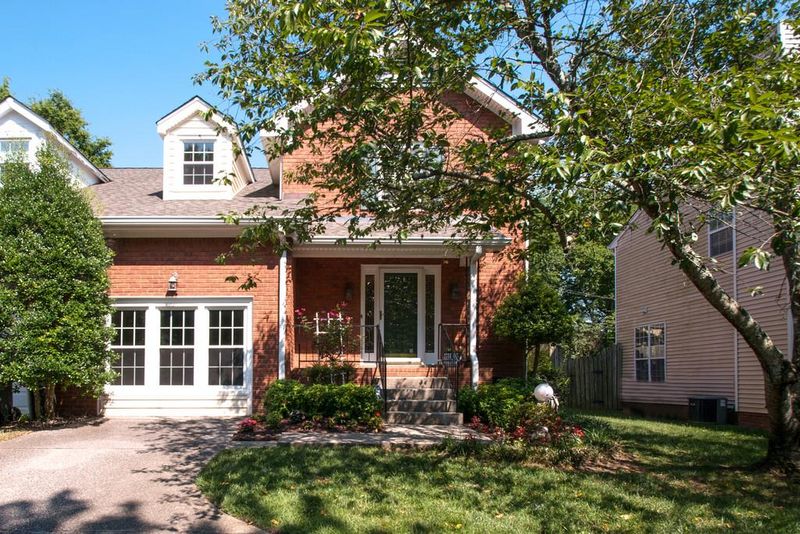 718B Crescent Rd, Nashville, TN 37205