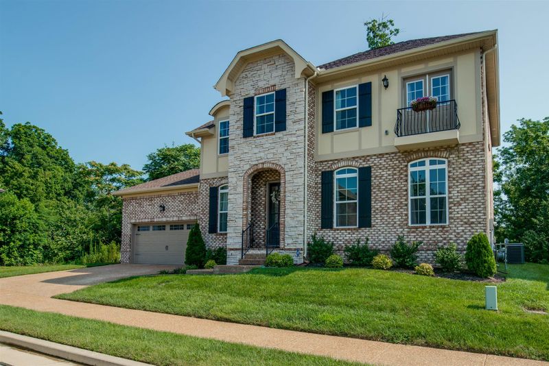 608 Summit Oaks Ct, Nashville, TN 37221