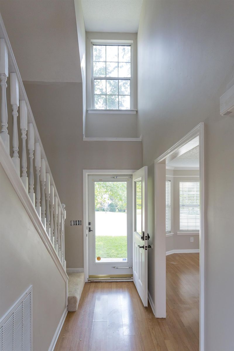 2814 Meadowhill Dr, Murfreesboro, TN 37130