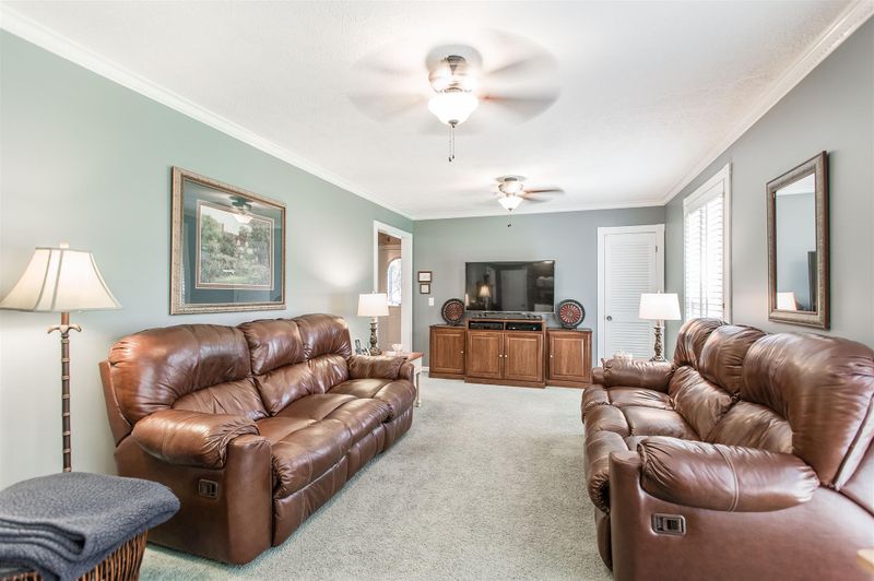 125 Allen Dr, Hendersonville, TN 37075