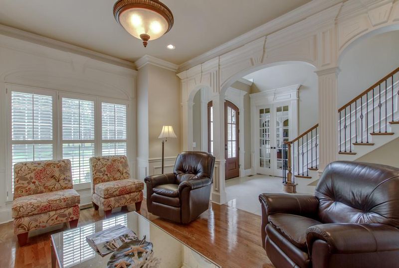 1518 Riverview Dr, Murfreesboro, TN 37129