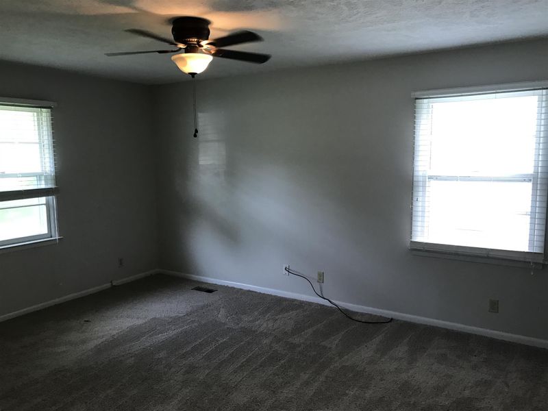 1031 Hillcrest Dr, Murfreesboro, TN 37130