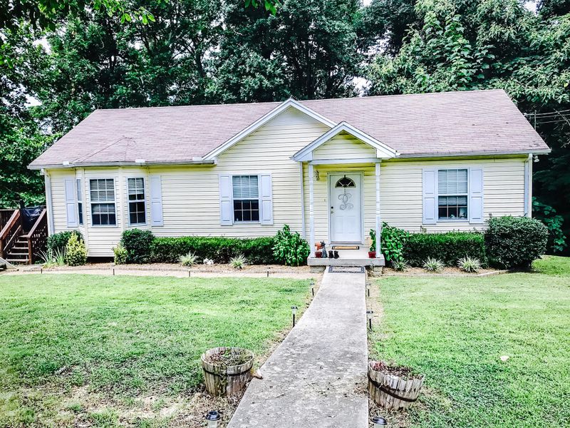 1012 Owen Ct, Ashland City, TN 37015