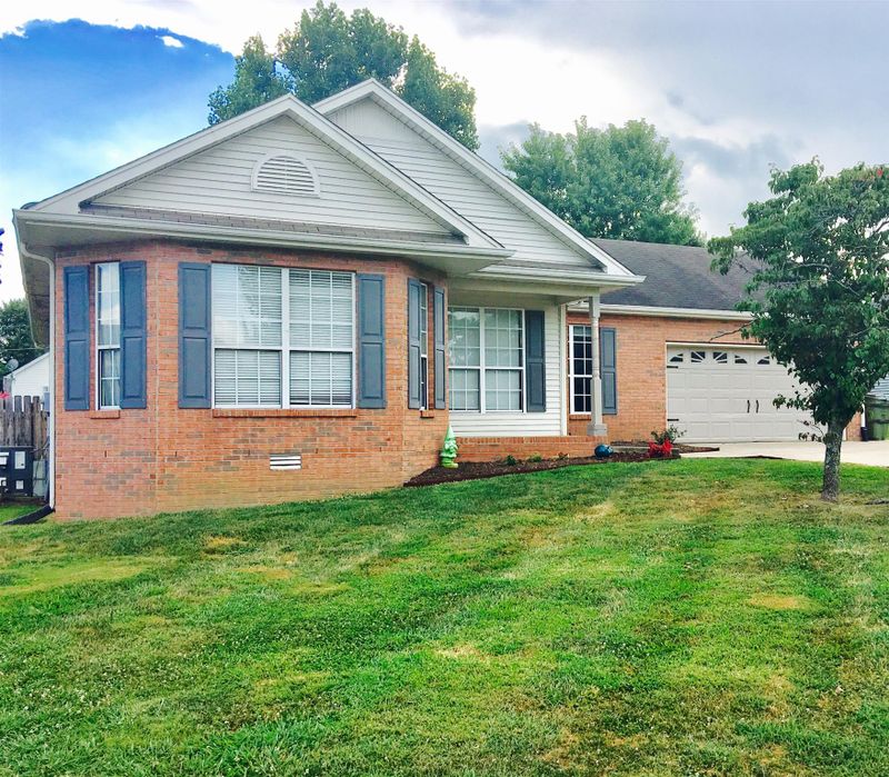 878 Green Wave Dr, Gallatin, TN 37066