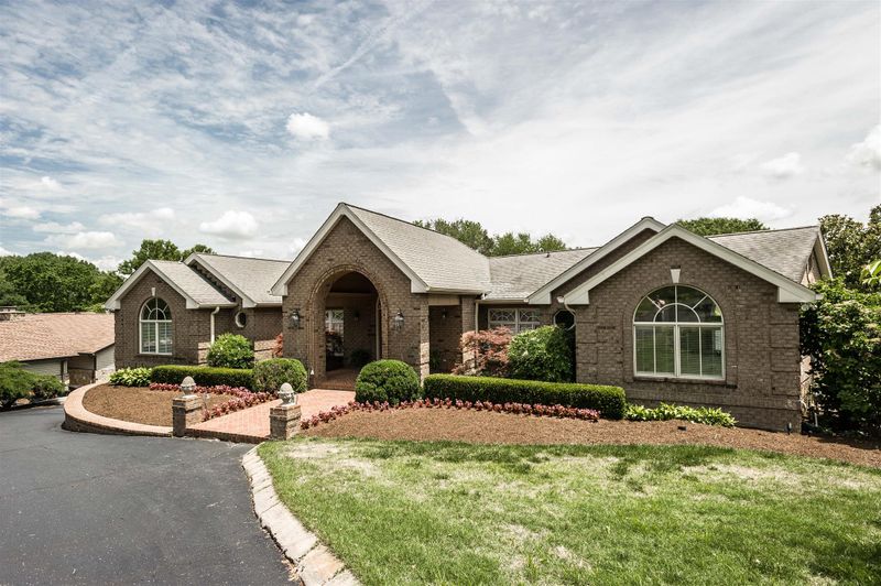 1207 Windsor Dr, Gallatin, TN 37066