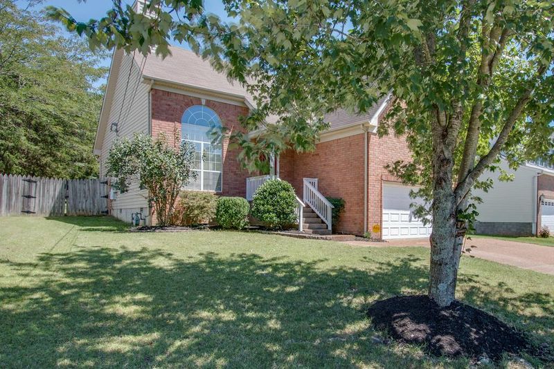 1629 Eagle Trace Dr, Mount Juliet, TN 37122