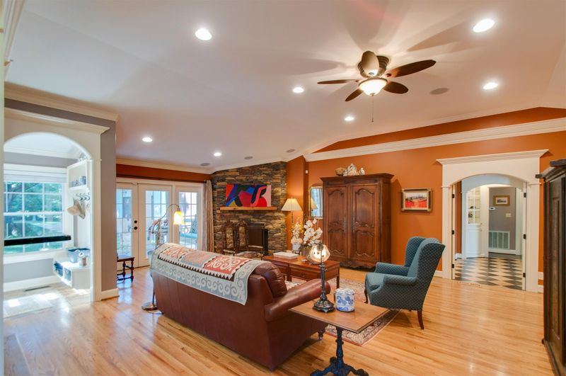 1132 Lipscomb Dr, Nashville, TN 37204