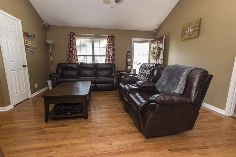 737 Stone Hedge Dr, Old Hickory, TN 37138