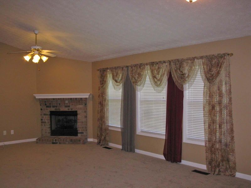 404 Landons Cir, White House, TN 37188