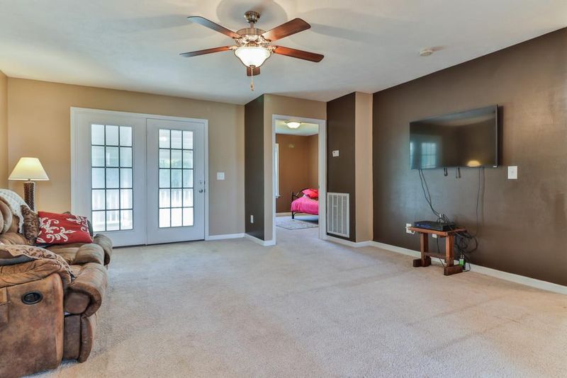 1824 Holdens Hl, Columbia, TN 38401