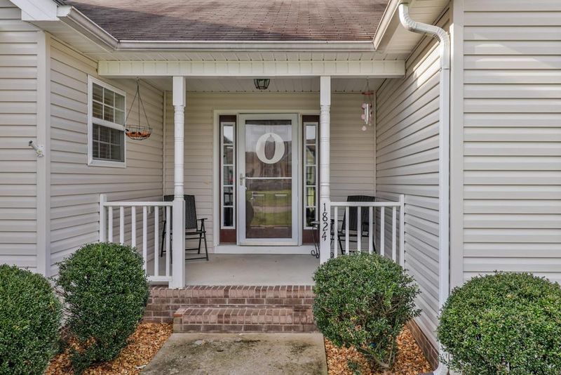 1824 Holdens Hl, Columbia, TN 38401