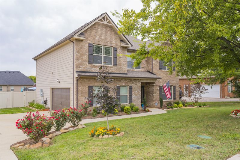 2313 Fox Creek Dr, Murfreesboro, TN 37127