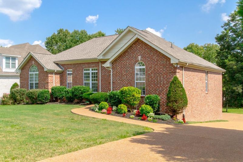 1022 Marshall St, Hendersonville, TN 37075
