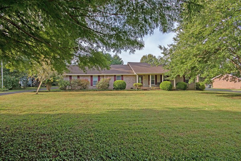 1128 Douglas Pl, Gallatin, TN 37066