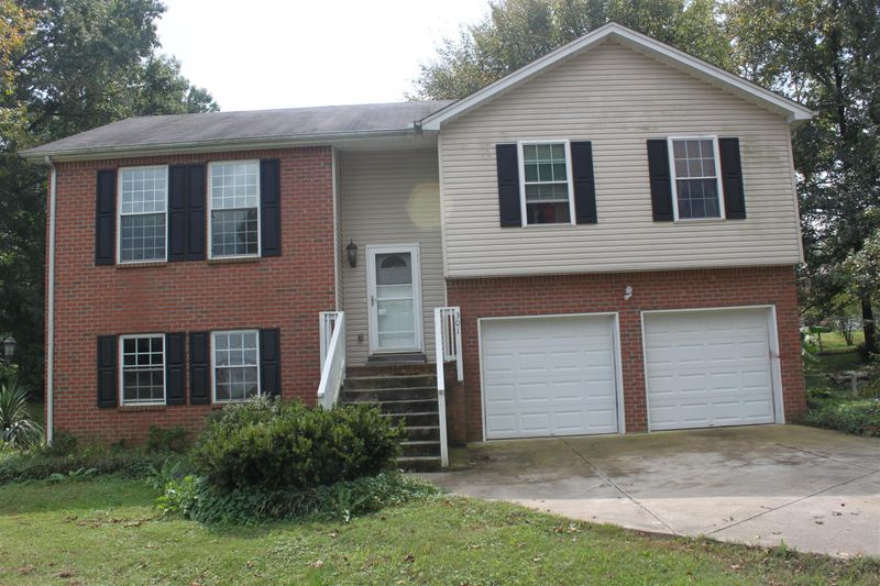 301 Meadow Brook Ln, White House, TN 37188