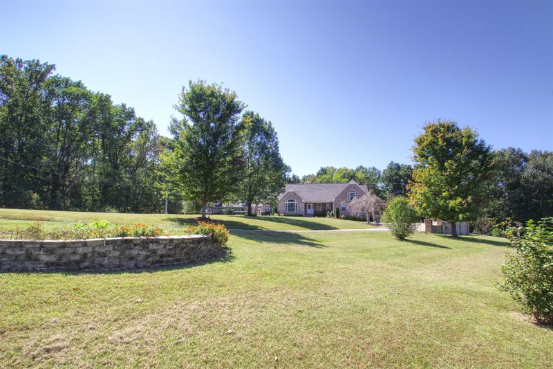 7177 Hall Rd, Greenbrier, TN 37073