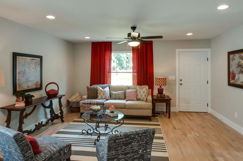 1004 Crockett St, Nashville, TN 37207