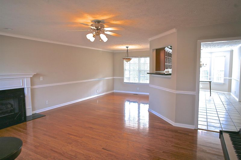 1702 Briarhill Ct, La Vergne, TN 37086