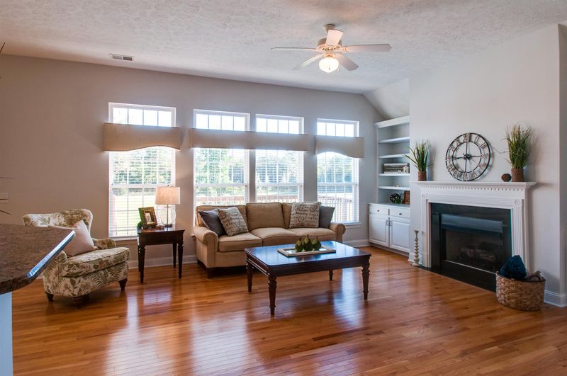 8440 Beautiful Valley Dr, Nashville, TN 37221