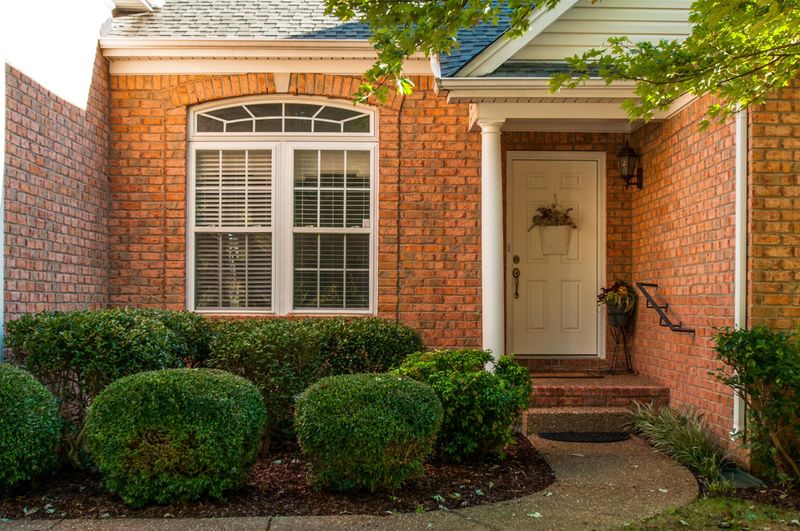 8440 Beautiful Valley Dr, Nashville, TN 37221