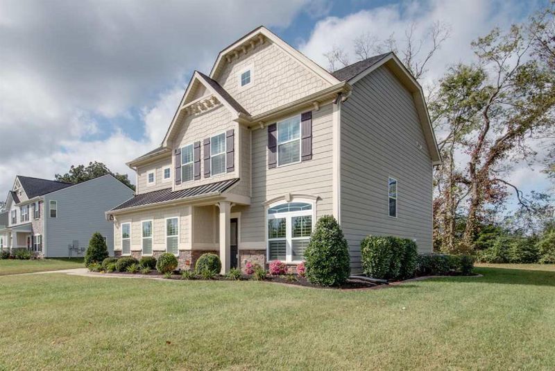 2404 Parkwood Dr, Murfreesboro, TN 37128