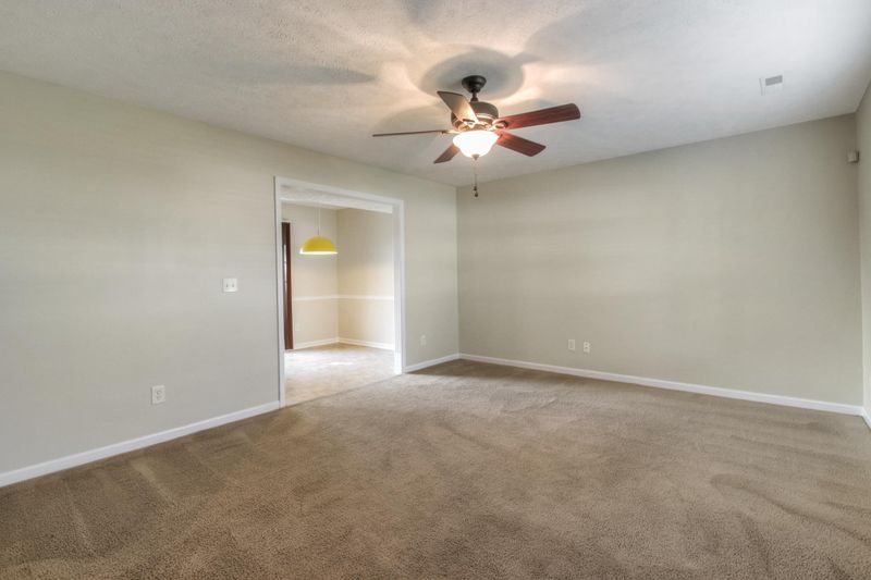 2004 Pearson Ln, La Vergne, TN 37086