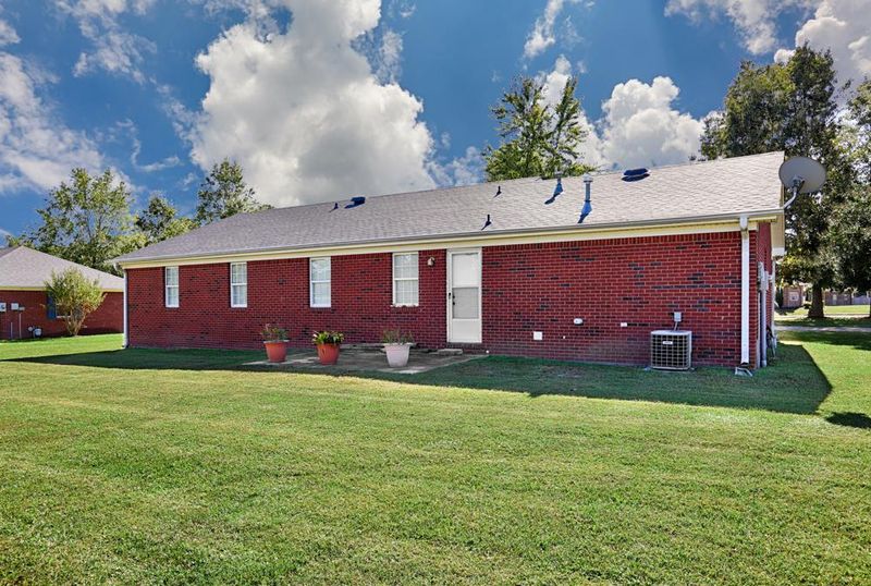 1722 W Market St, Athens, AL 35611