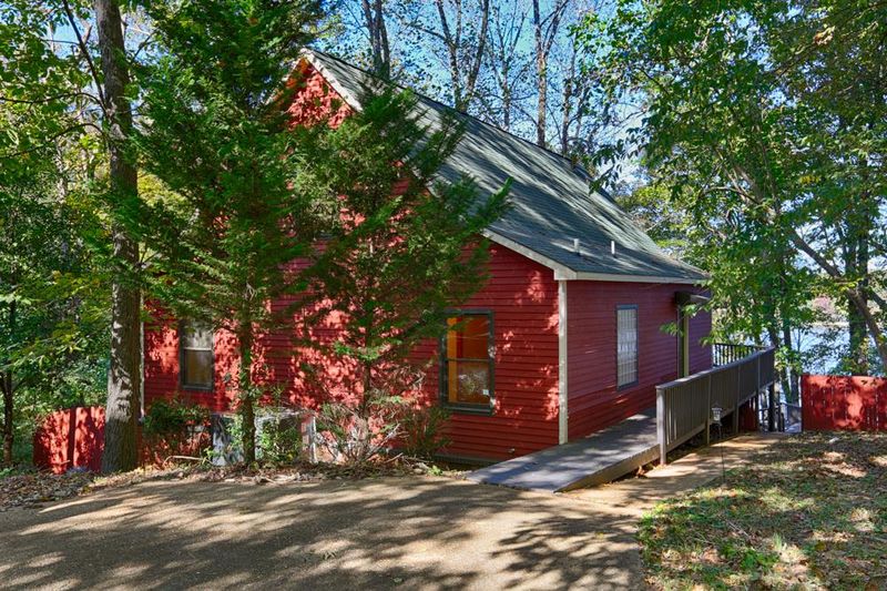 5973 Henry Rd, Athens, AL 35611