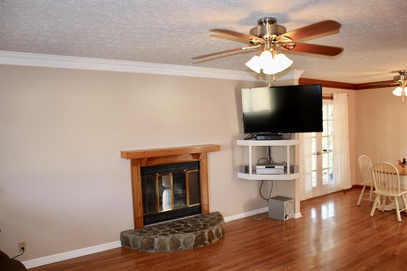 369 Joslin Branch Rd, White Bluff, TN 37187