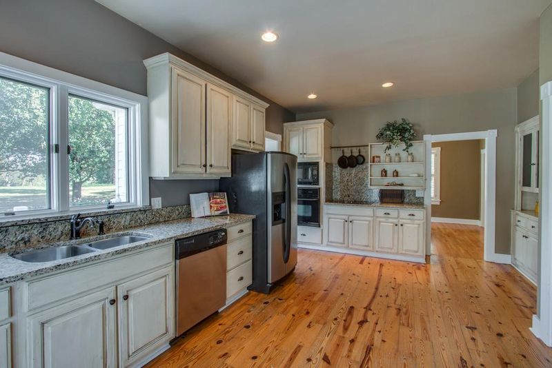 652 E Main St, Gallatin, TN 37066