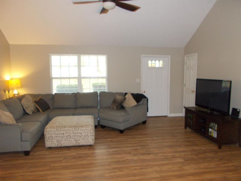 1013 Keyway Dr, Pleasant View, TN 37146