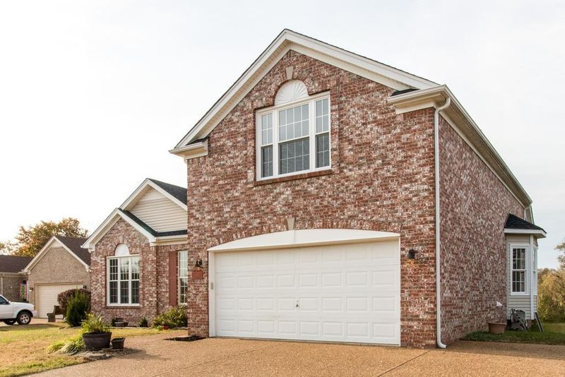 8240 Canoe Ct, Nashville, TN 37221