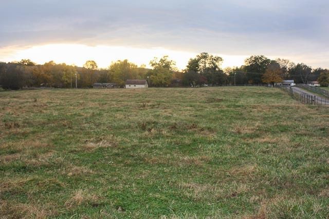 1584 Thompsons Station Rd W, Thompsons Station, TN 37179
