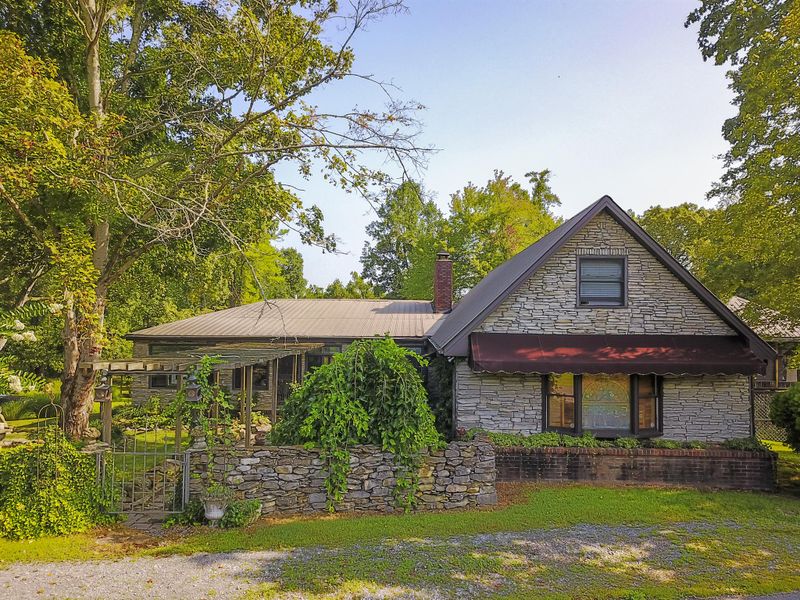 1635 Camp Ravine, Burns, TN 37029