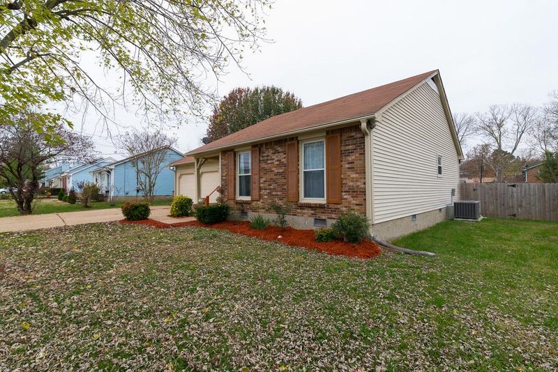 2957 Owendale Dr, Antioch, TN 37013