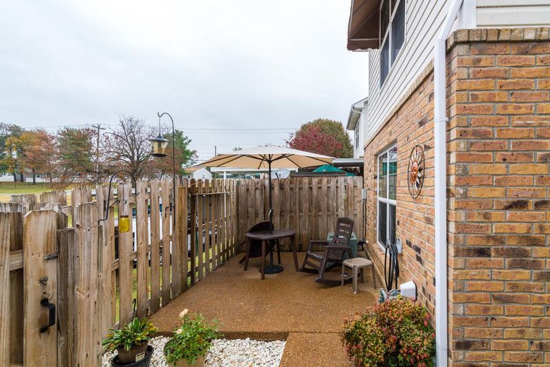 142 Lake Chateau Dr #142, Hermitage, TN 37076