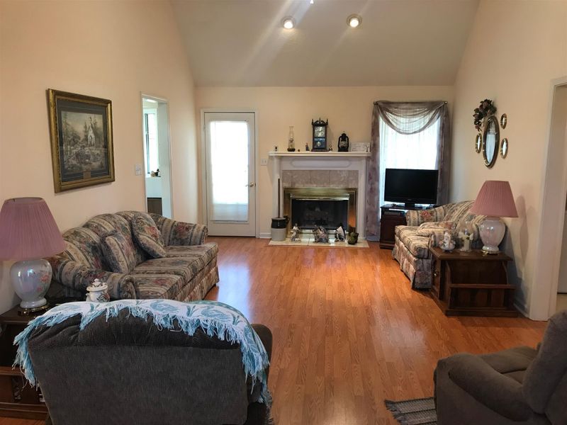 107 Hampton Pl, Gallatin, TN 37066