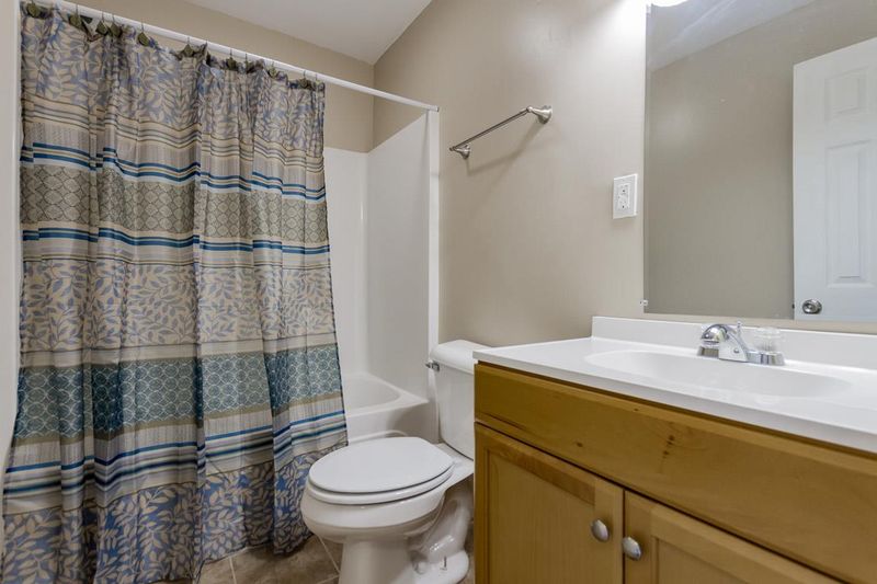 515 Holt Rd, Burns, TN 37029