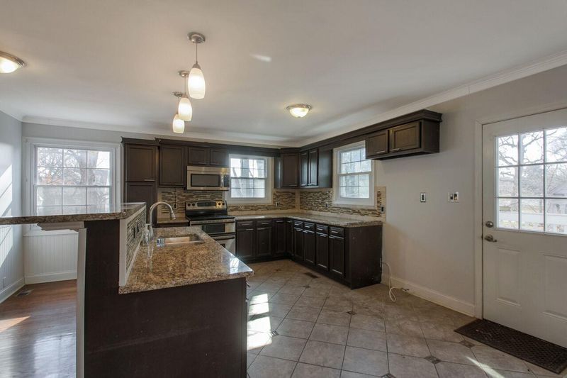 926 Gale Ln, Nashville, TN 37204