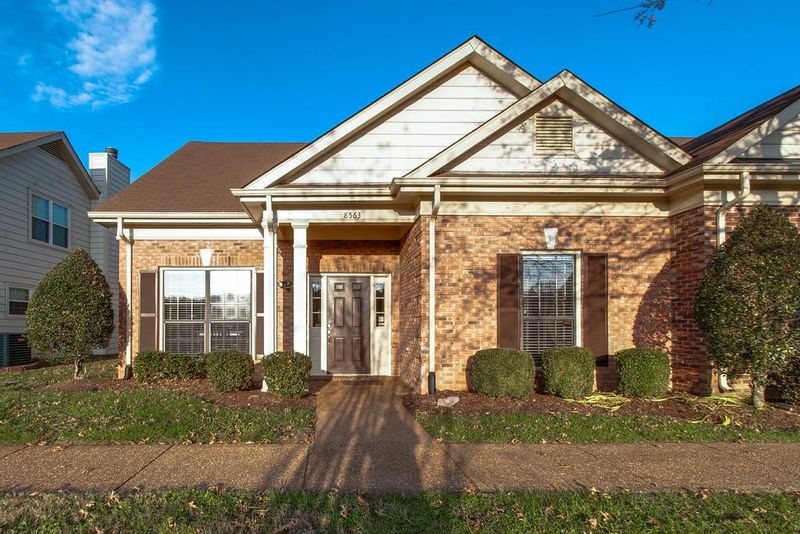 8563 Sawyer Brown Rd, Nashville, TN 37221