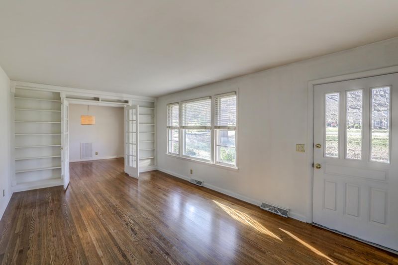 5020 Ragland Dr, Nashville, TN 37220