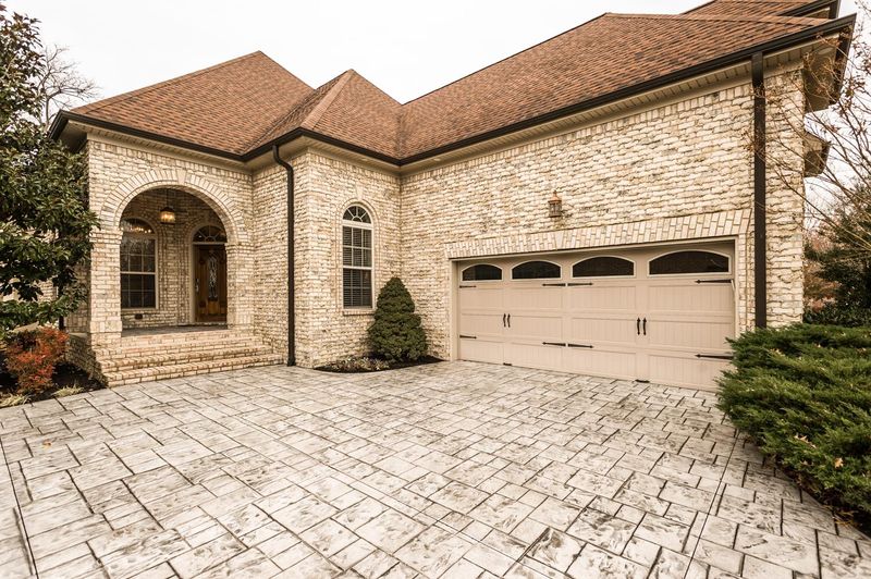 1082 Isaac Franklin Dr, Gallatin, TN 37066