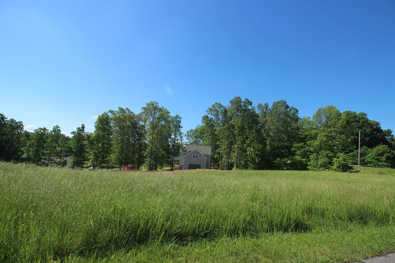 23 Inverness Dr, Burns, TN 37029