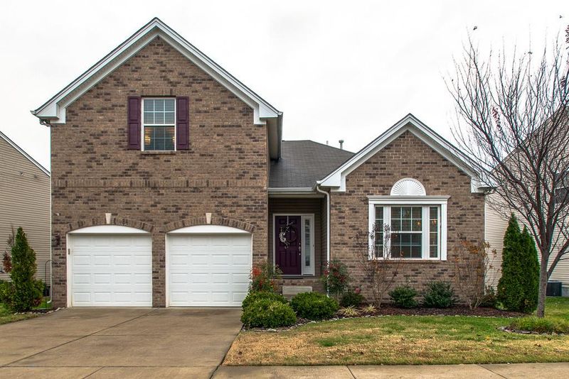 735 Gloucester Ln, Nashville, TN 37221